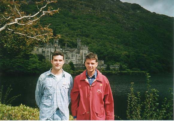 2buffoninekylemore  